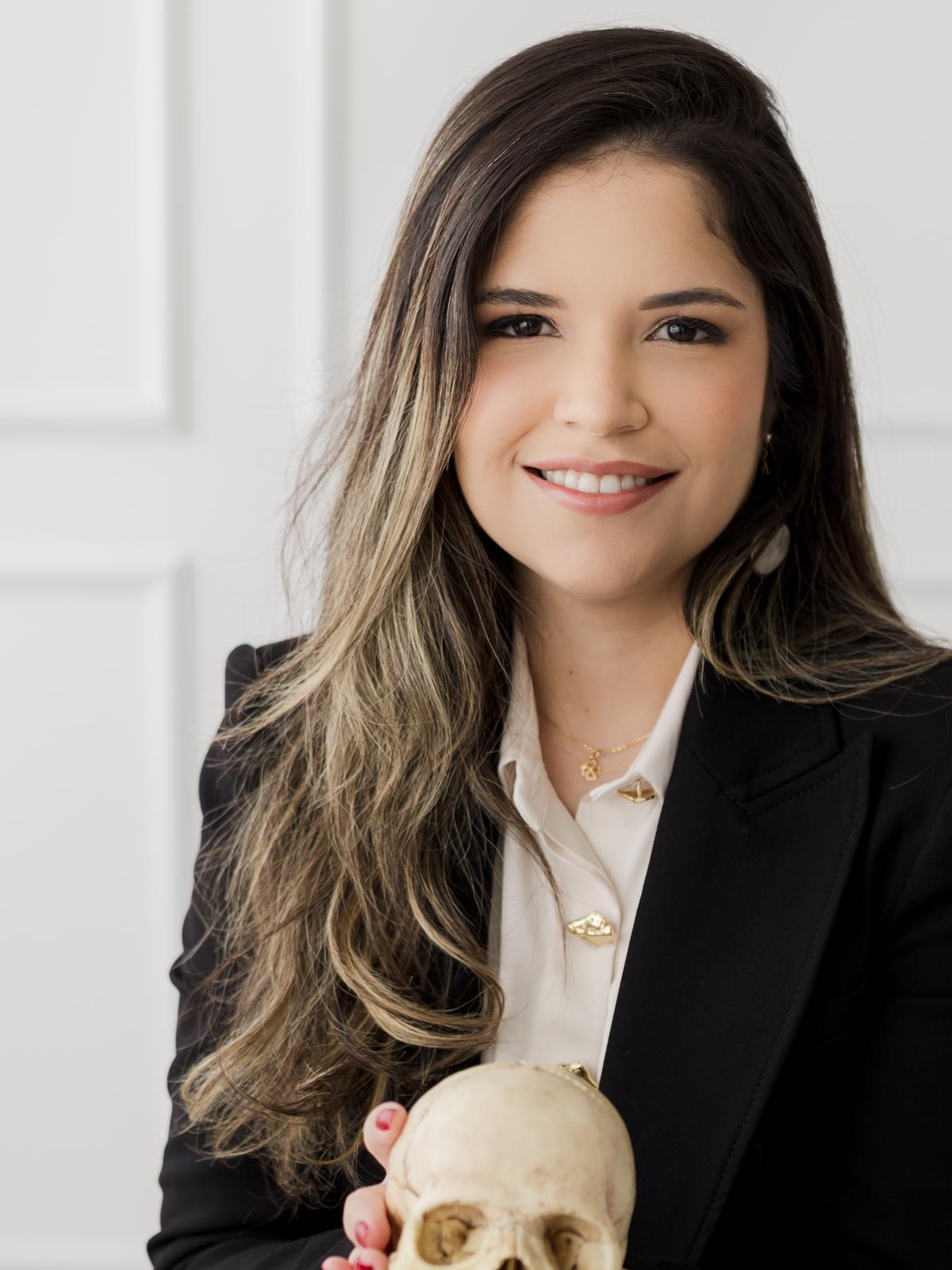 Dra. Laryssa em contexto técnico